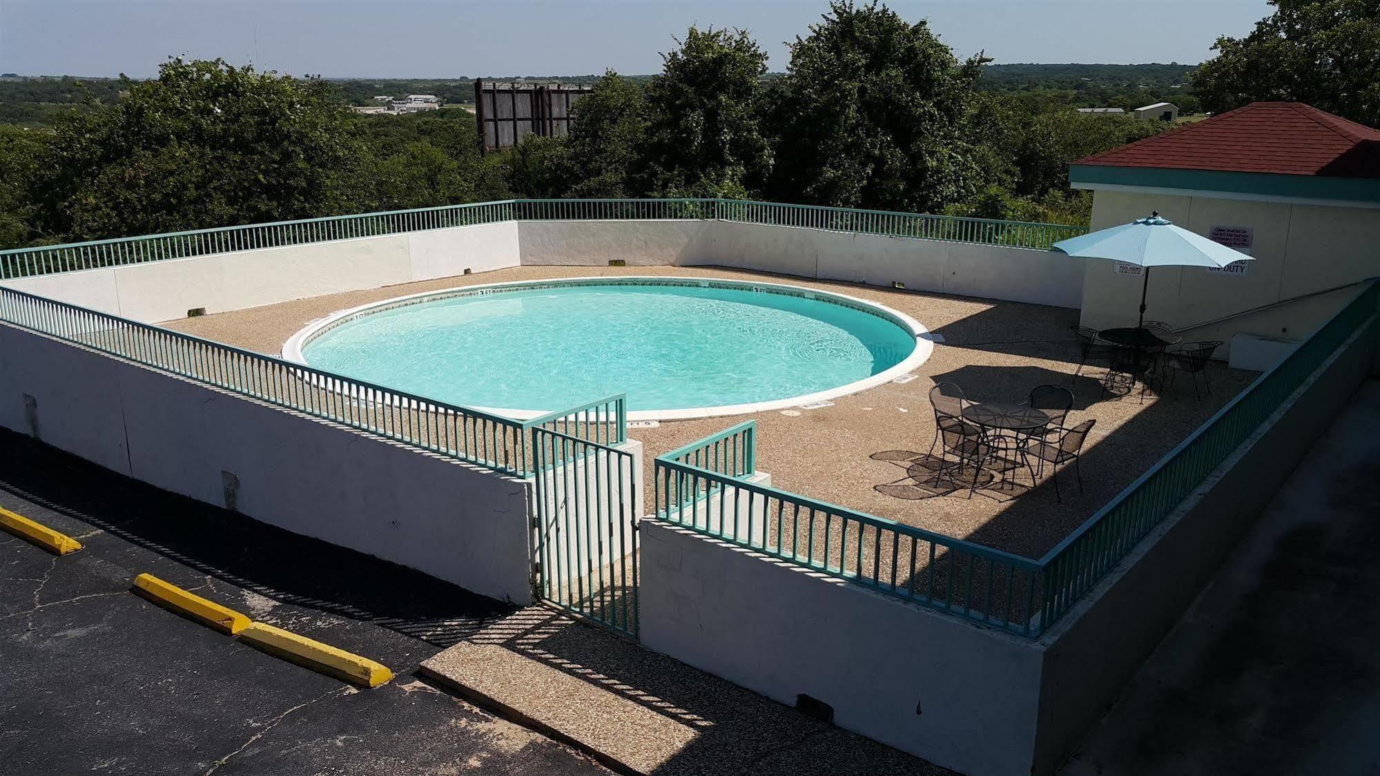 Americas Best Value Inn Bowie Bagian luar foto