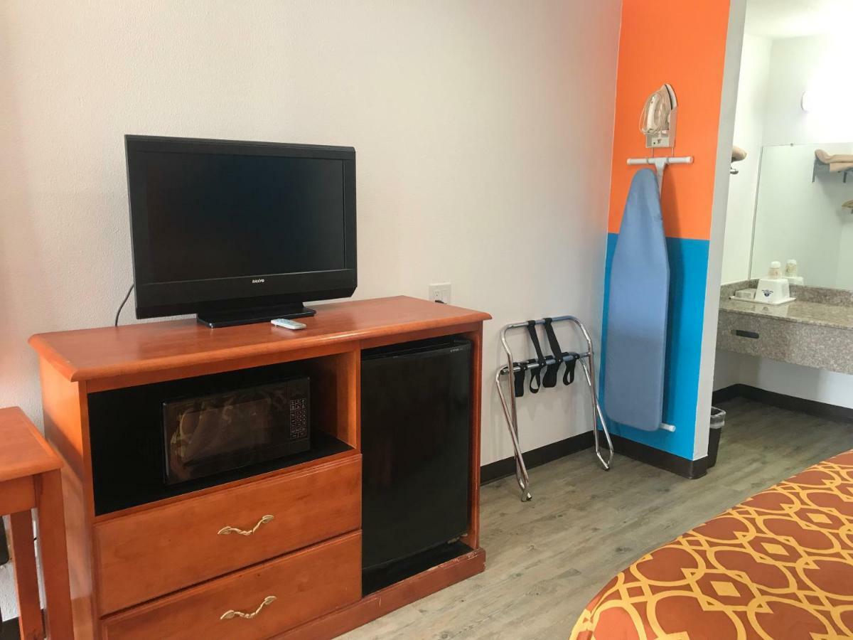 Americas Best Value Inn Bowie Bagian luar foto