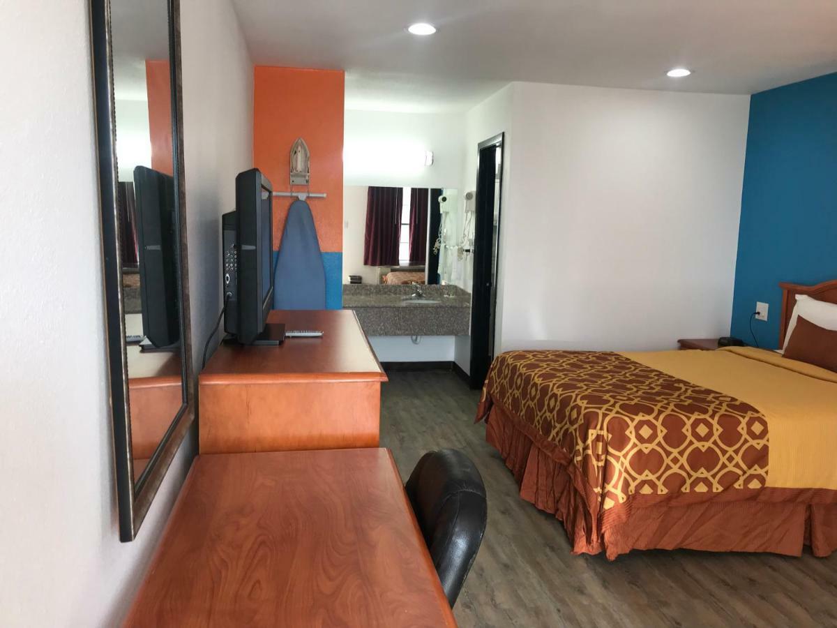 Americas Best Value Inn Bowie Bagian luar foto